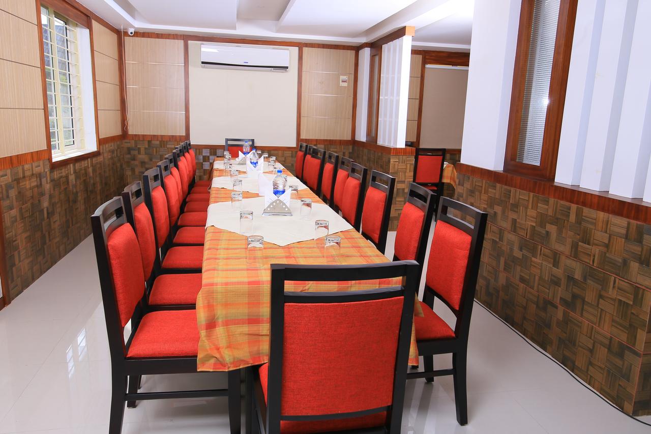 Amalas Residency Hotel Thiruvananthapuram Restaurant