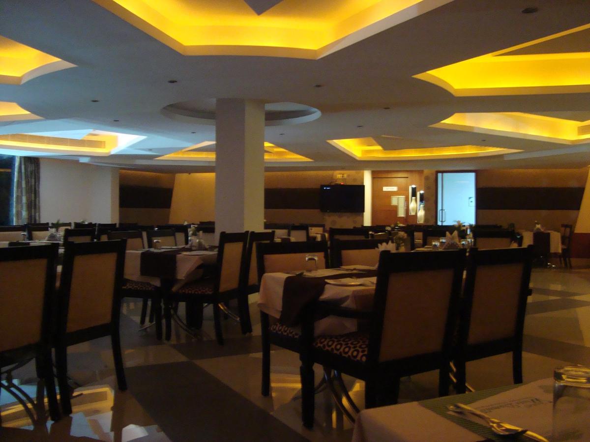 White Dammar Hotel Thiruvananthapuram Restaurant